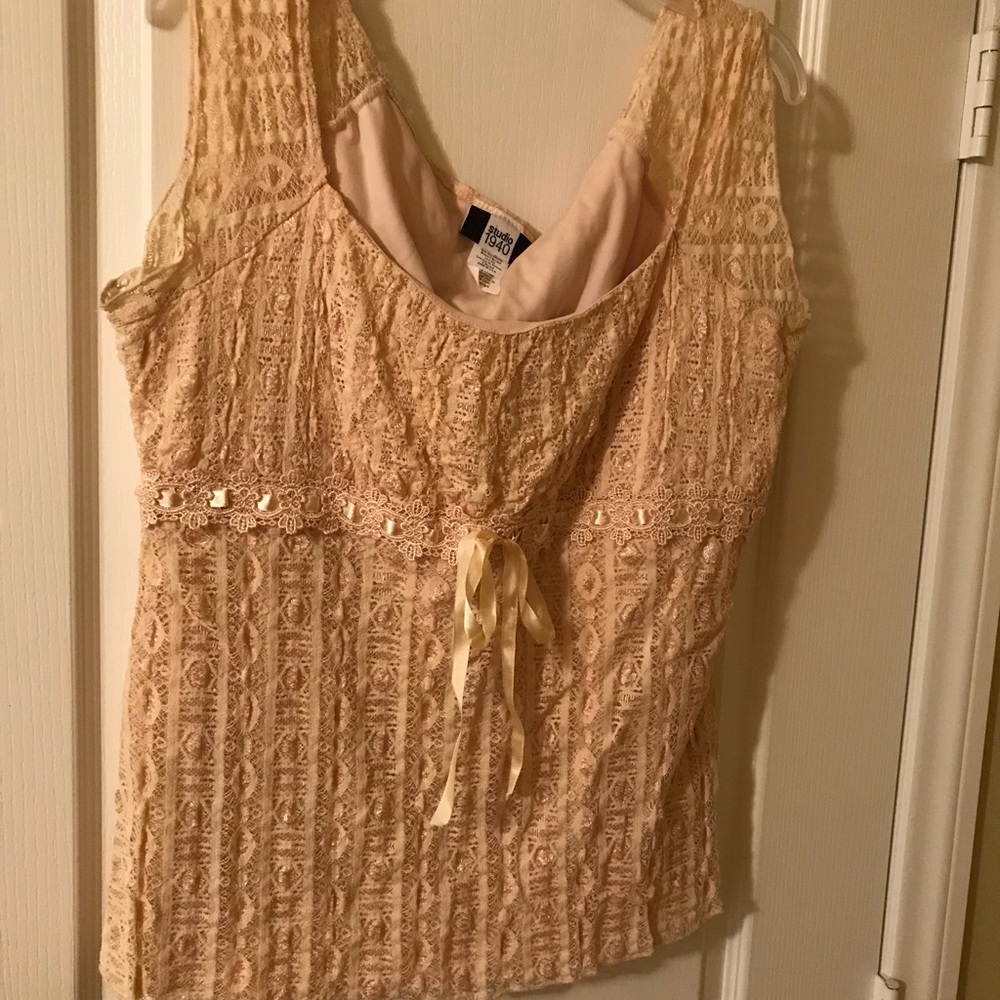 3 Ladies tops that’s $3 for each